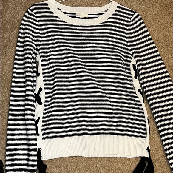 Cupio Tops - Black & White Stripes with tie string on both sides